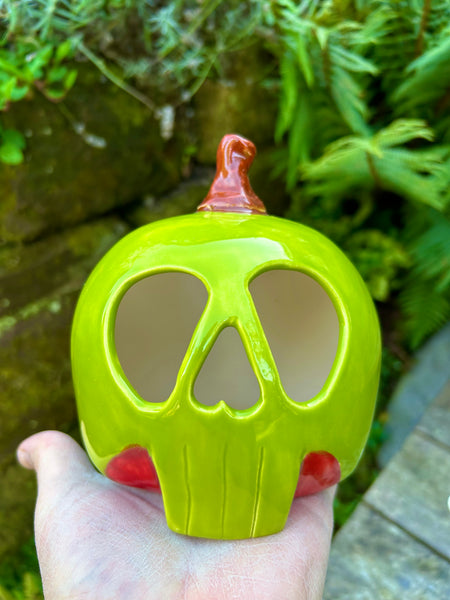 Skull Apple 6” tall 💀🍏