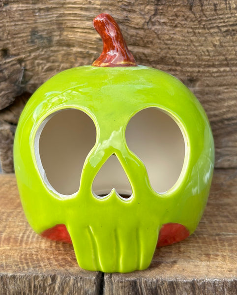 Skull Apple 6” tall 💀🍏